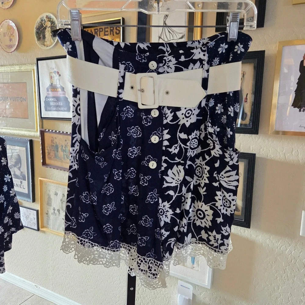 Vintage New Era Navy Floral 2 Piece Set Crop‎ Top Shorts Lace Trim Belted Medium